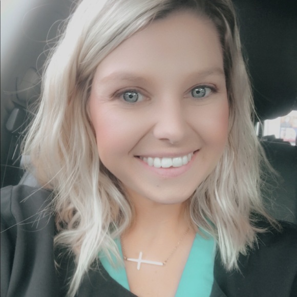 Profile Picture of Caitlin Pearson (@cpear7) on Poshmark