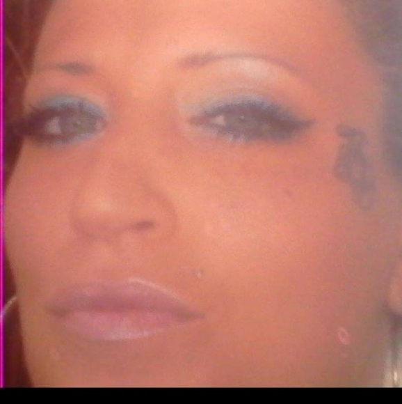 Profile Picture of Amanda Gladden (@mommaof19777) on Poshmark