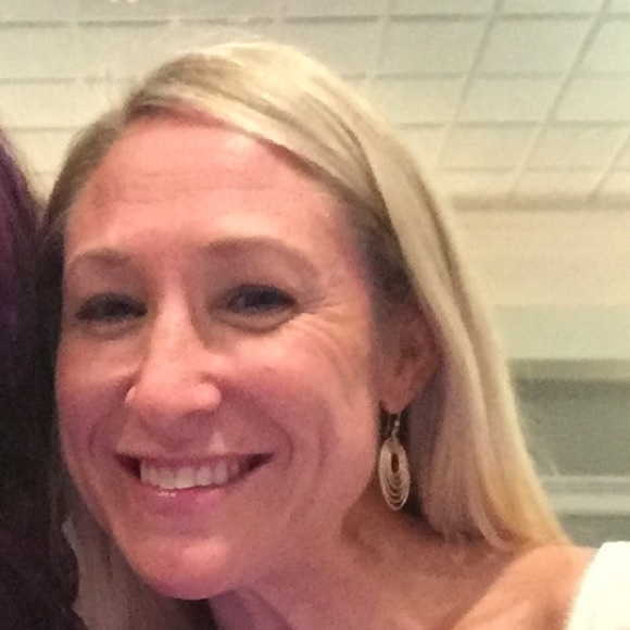 Jeanne Gfrerer - Poshmark Profile Picture of Jeanne Gfrerer (@jeannemgfrerer) on Poshmark