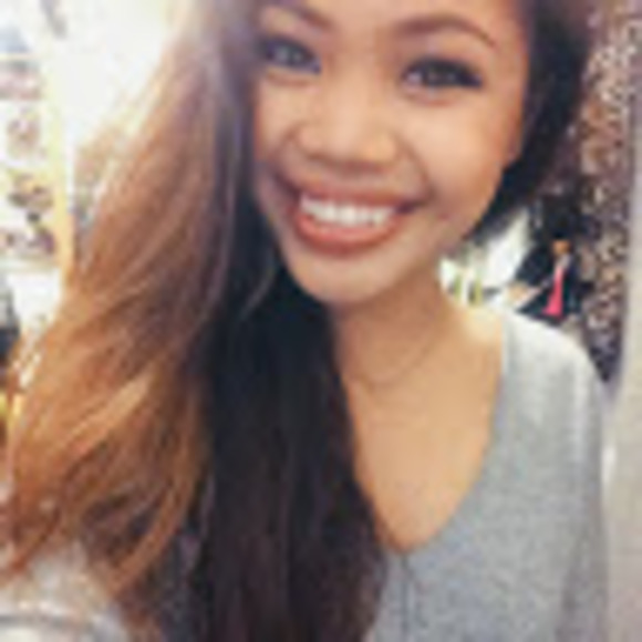Profile Picture of Valerie Nisperos (@valerienisperos) on Poshmark