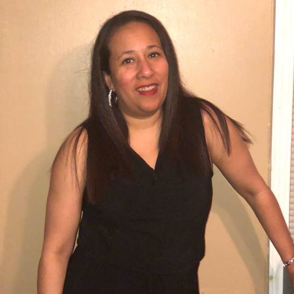 Profile Picture of Kimberly Shello (@kimberlyshello) on Poshmark