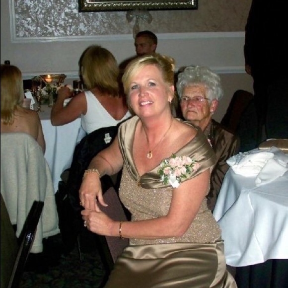 Profile Picture of Elizabeth Suhayda (@shoehi) on Poshmark