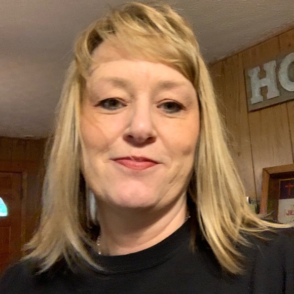 Bobbi Slater - Poshmark Profile Picture of Bobbi Slater (@bobbislater) on Poshmark