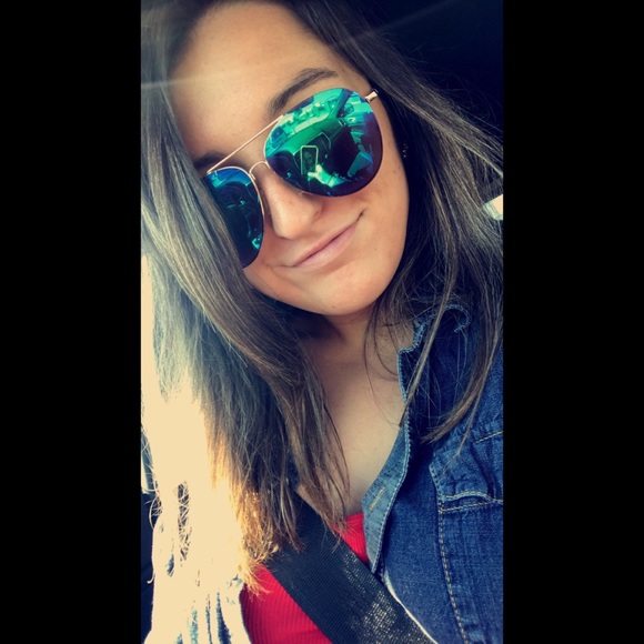 Profile Picture of Alex Wayne (@alexwayne8) on Poshmark