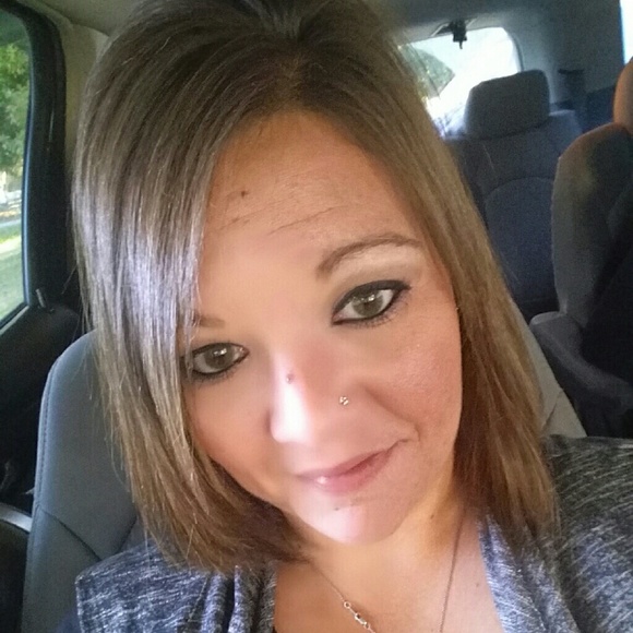 Profile Picture of Jessica Holder (@jessieholder88) on Poshmark