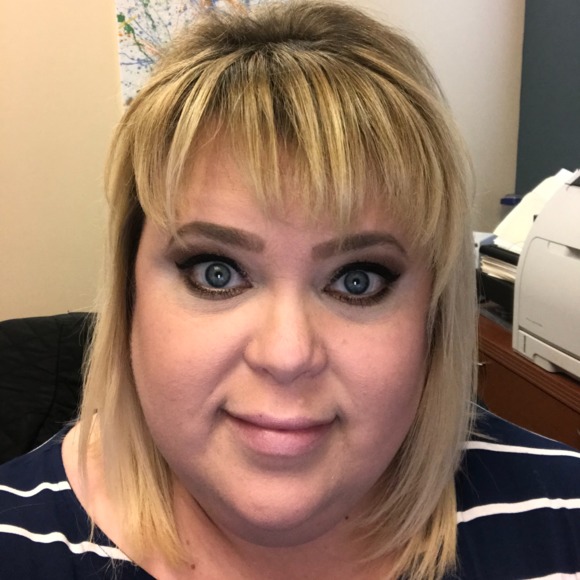 Profile Picture of Janine Bangerter (@janine127) on Poshmark