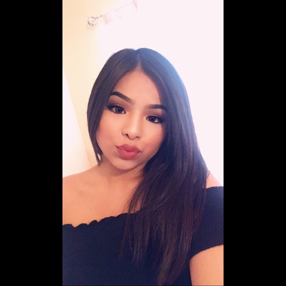 Profile Picture of Mayra Mata (@mayramata27) on Poshmark