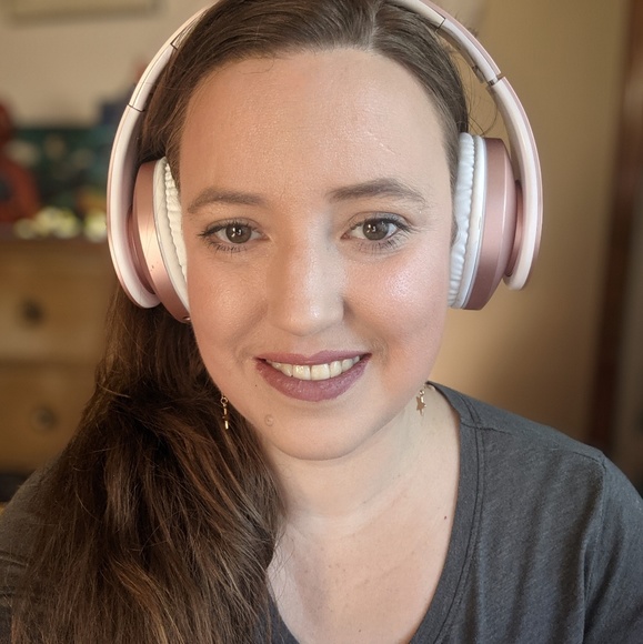Profile Picture of Brenna Woslum (@thethriftstress) on Poshmark