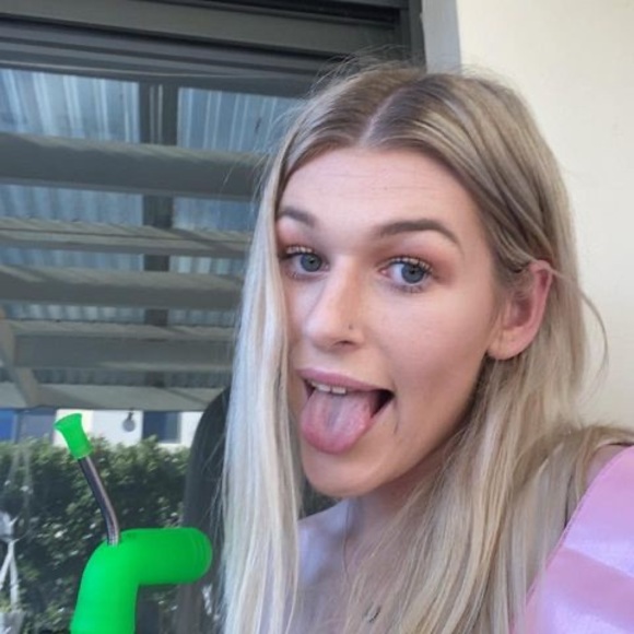 Profile Picture of Georgia Callender (@g_callender) on Poshmark