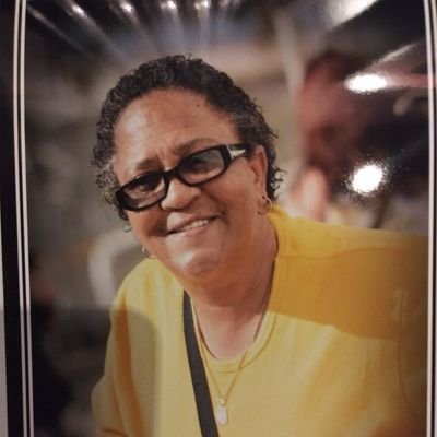 Profile Picture of Robin Sun Shine Ruff (@ShineRuff) on Twitter