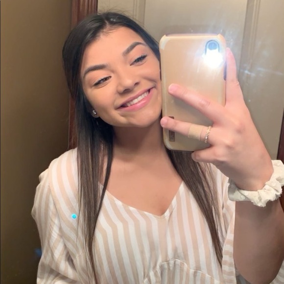 Profile Picture of Cassandra Hoffman (@cassyhoffman) on Poshmark