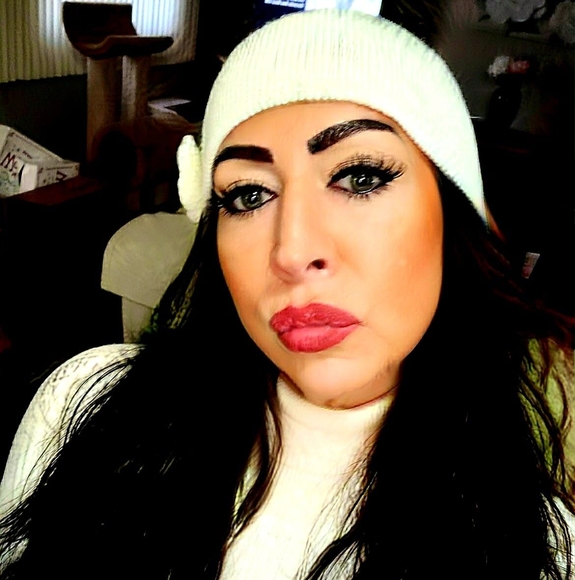 Profile Picture of Kena Sievert (@kenajean) on Poshmark