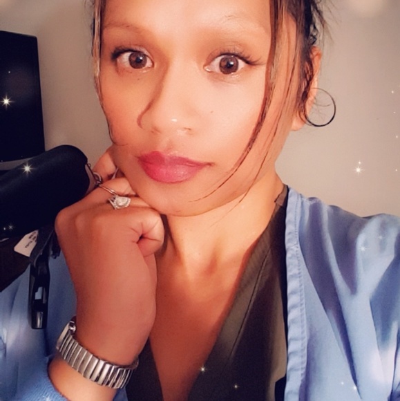 Profile Picture of Sinuon Ven (@sinuonven89) on Poshmark