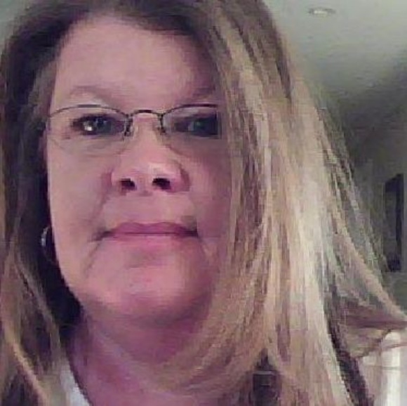 Profile Picture of Nancy Hendrix (@nancyhendrix258) on Poshmark