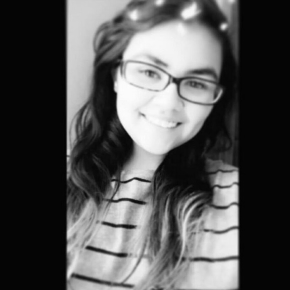 Profile Picture of Ariatna Ocaranza (@ariiocaranza23) on Poshmark