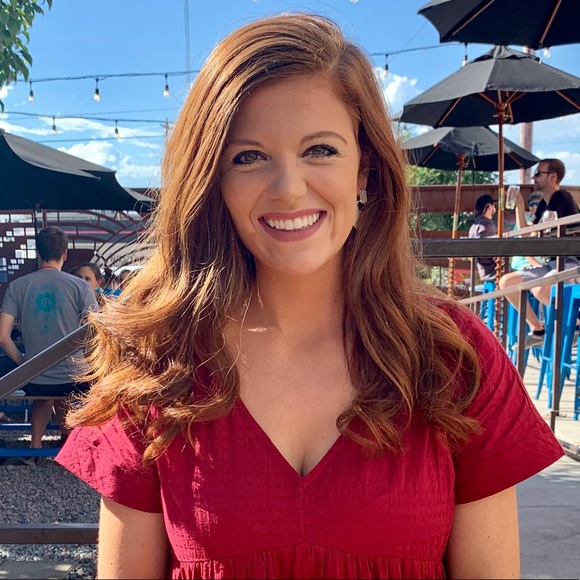 Profile Picture of Caitlin Neesen (@caitlinneesen12) on Poshmark
