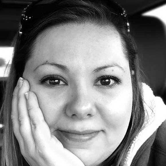 Profile Picture of Amy Wiechert (@mommafox44) on Poshmark