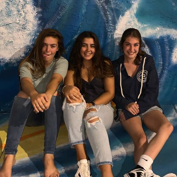 Profile Picture of Anna Renauro (@annareno10) on Poshmark