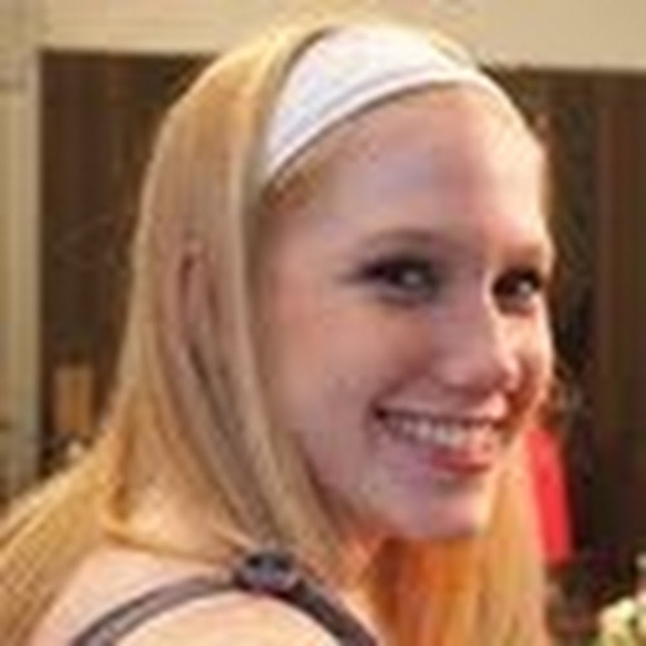 Profile Picture of Rebecca Wright (@rebeccawright24) on Poshmark