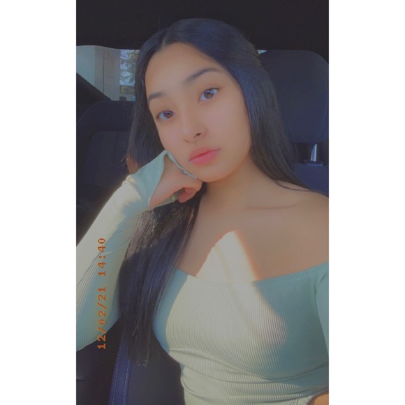 Profile Picture of Alondra Fiattarone (@alondra107107) on Poshmark