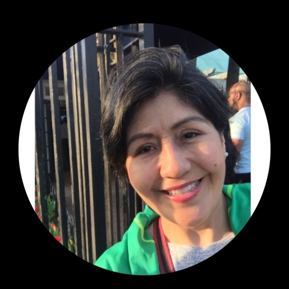 Profile Picture of Gina Rios denooyer (@gdenooyer) on Poshmark