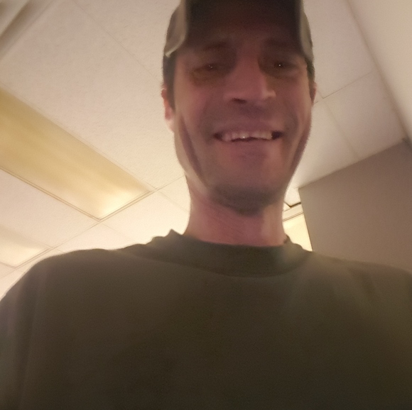 Profile Picture of Kevin Kinnear (@kevinkinnear) on Poshmark
