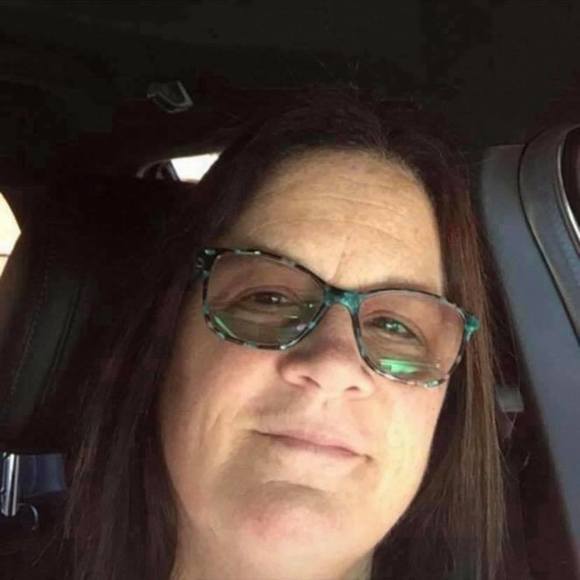 Profile Picture of Karen Daniel darden (@triolet3) on Poshmark