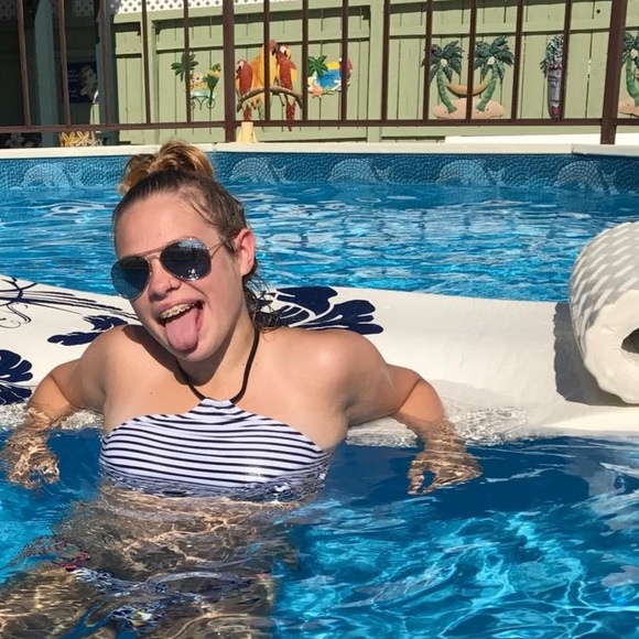 Profile Picture of Crystal Mullin (@mullincrystal) on Poshmark