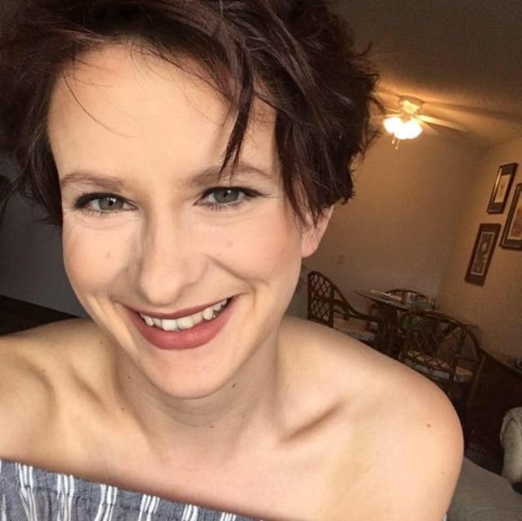 Profile Picture of Amy Henrickson (@amy_henrick) on Poshmark