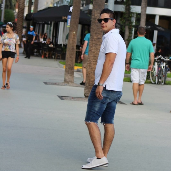 Profile Picture of Manuel alejandro Vivar (@manuelvivar) on Poshmark
