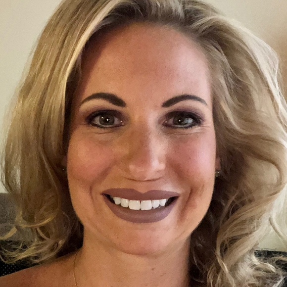 Profile Picture of Dawn Peltz (@jrsbudgirl) on Poshmark