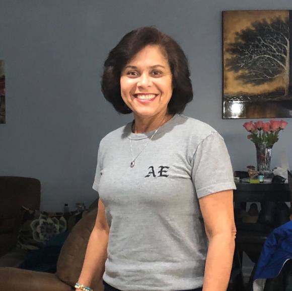 Profile Picture of Ivonne Alvarez (@kawazakylady) on Poshmark