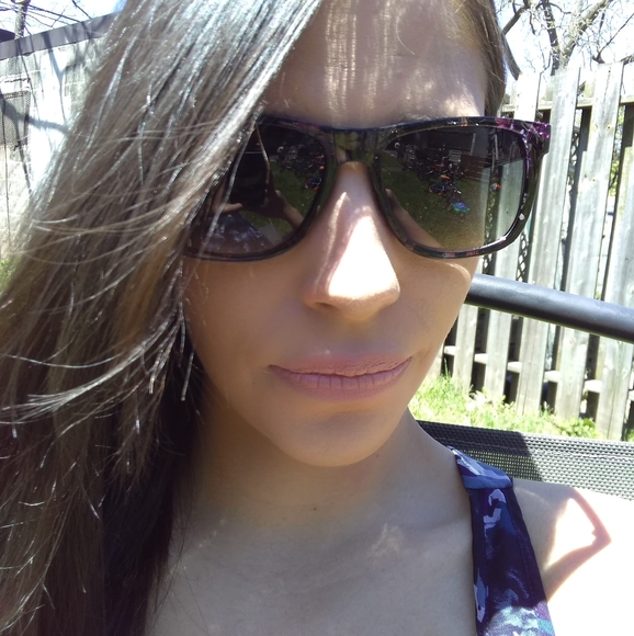 Profile Picture of Jade Edwards (@jadek7e) on Poshmark