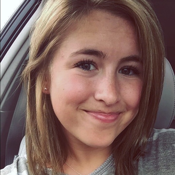 Profile Picture of Alex Kent (@almaee) on Poshmark