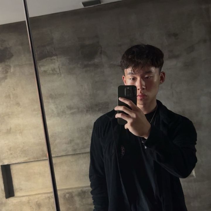 Profile Picture of andrew (@andrewishot) on Tiktok