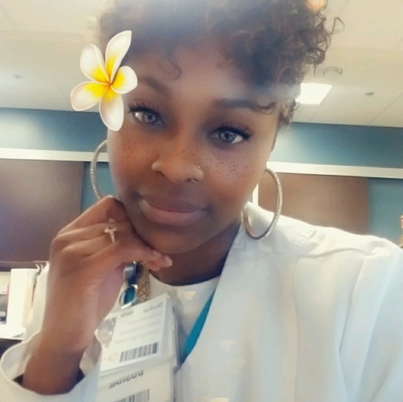 Profile Picture of Doshae Mckenzie (@dmmckenz) on Poshmark