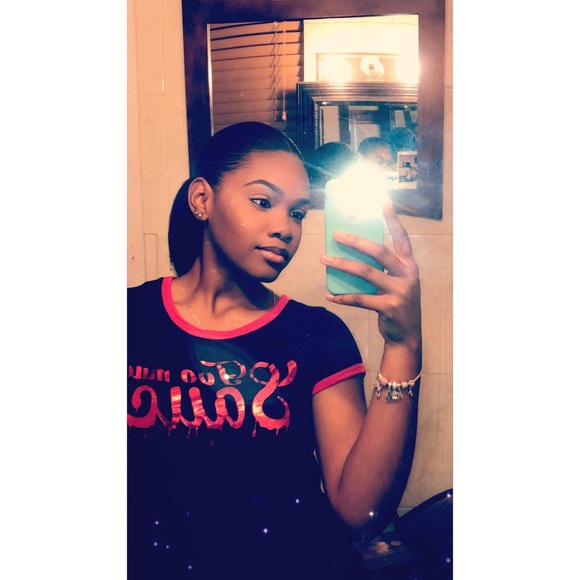 Profile Picture of Khiera Aaliyah (@khieraaaliyah) on Poshmark