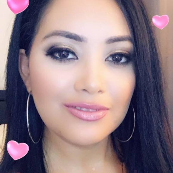 Profile Picture of Alejandra Alvarado (@alejandralvaer) on Poshmark