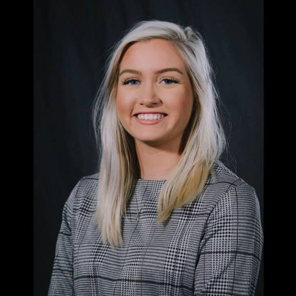 Profile Picture of Jenna Ehredt (@jennaehredt25) on Poshmark