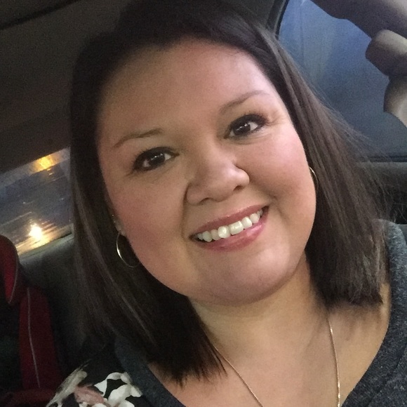 Profile Picture of Michelle Miklaucic (@mmiklaucic) on Poshmark