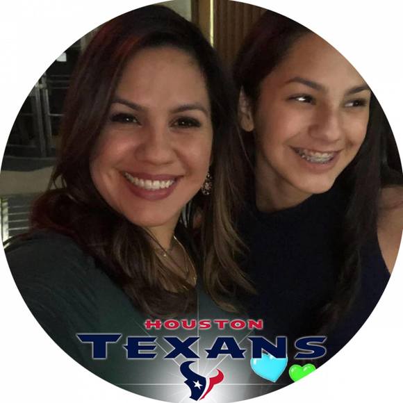Profile Picture of Sally Flores (@salflores2004) on Poshmark