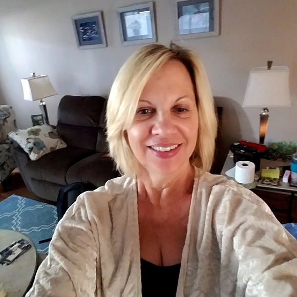 Profile Picture of Luann Danielski (@ludanielski) on Poshmark