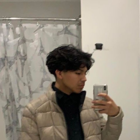 Profile Picture of Gilman Zarate (@zarategilman) on Poshmark