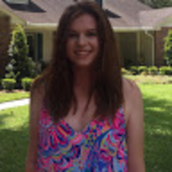 Profile Picture of Natalie Delledonne (@ndelledonne) on Poshmark