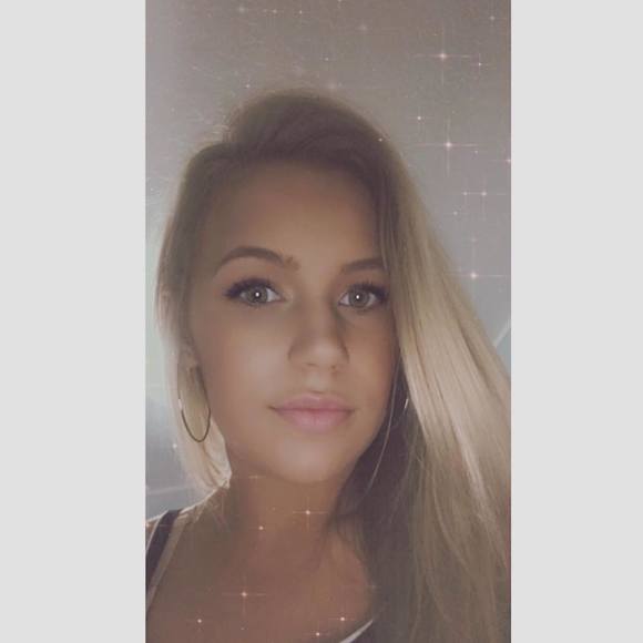 Profile Picture of Ashlee Lathrop (@ashleelathrop) on Poshmark