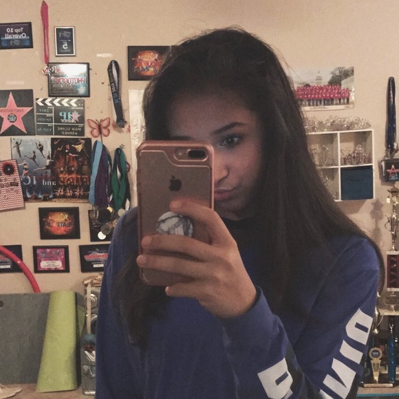Profile Picture of Alexia Fouch (@alexiafouch) on Poshmark