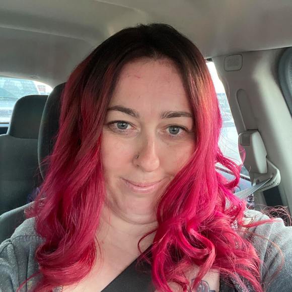 Profile Picture of Danielle Toland (@danielletoland) on Poshmark