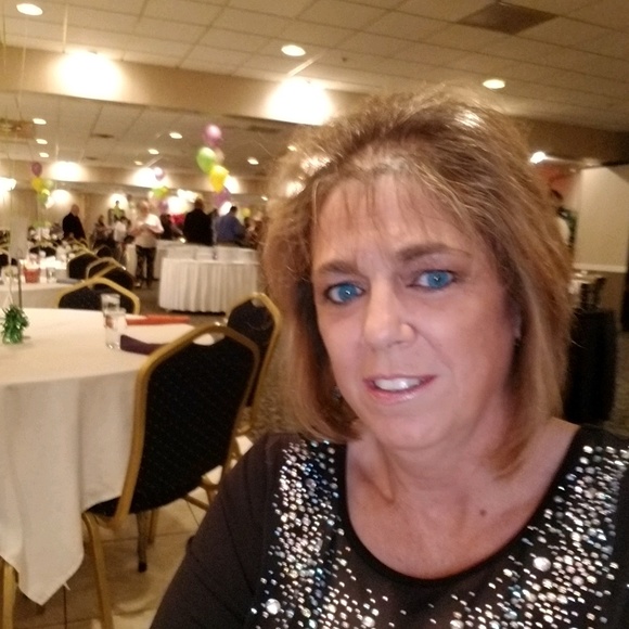 Profile Picture of Santina Marschner (@san1625) on Poshmark