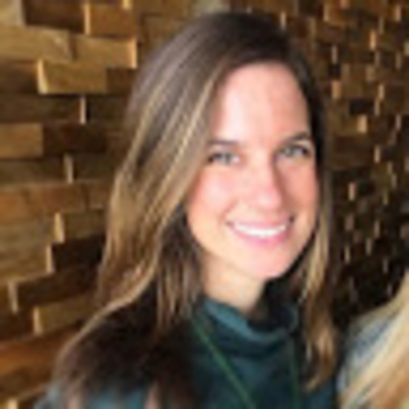 Profile Picture of Bridget Schelzi (@bschelzi) on Poshmark