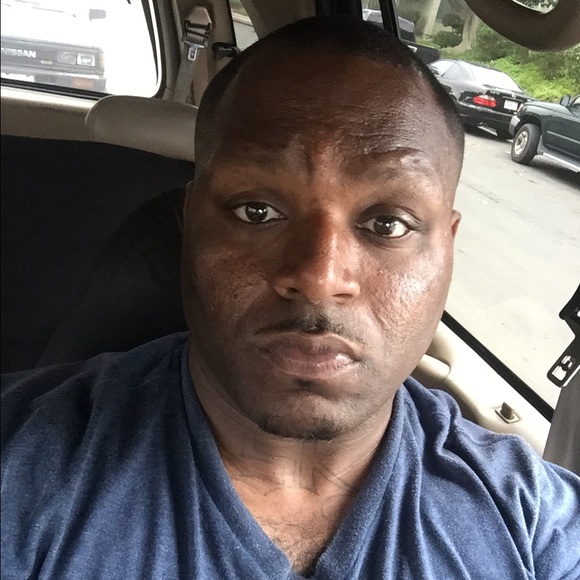 Profile Picture of Glenn Melson (@glenn75) on Poshmark